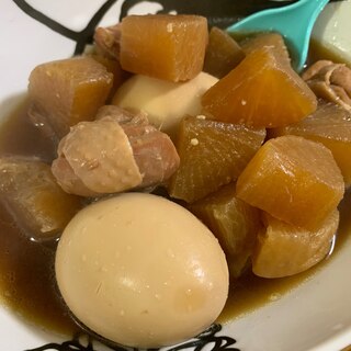 角煮みたいな味付けの大根と鶏モモの卵の煮物